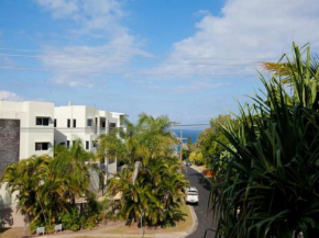 HENDERSON 1 5 Modern Apartment Close To Sunshine Beach